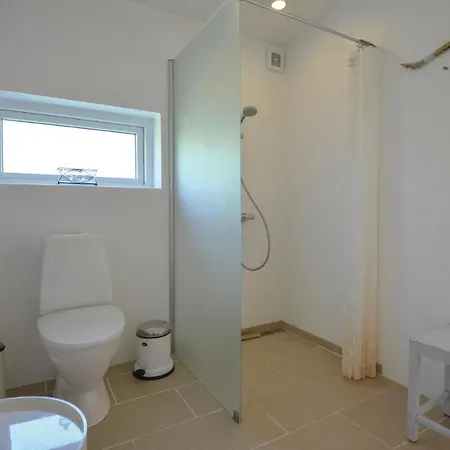 Three-bedroom Holiday In בית נופש